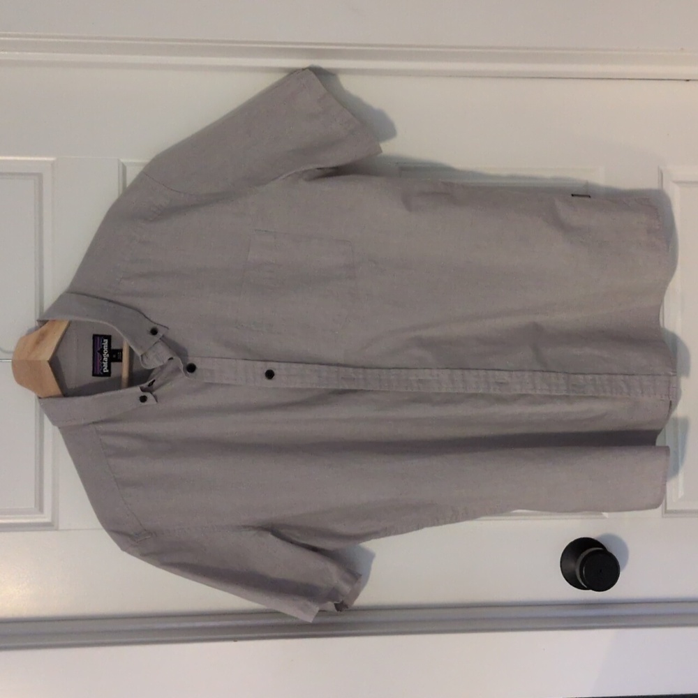 Patagonia men’s button down shirt
